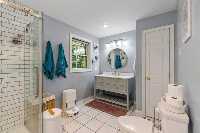 24 Wilson Rd, Londonderry, NH 03053