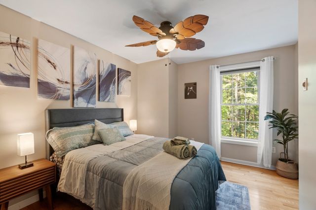 24 Wilson Rd, Londonderry, NH 03053