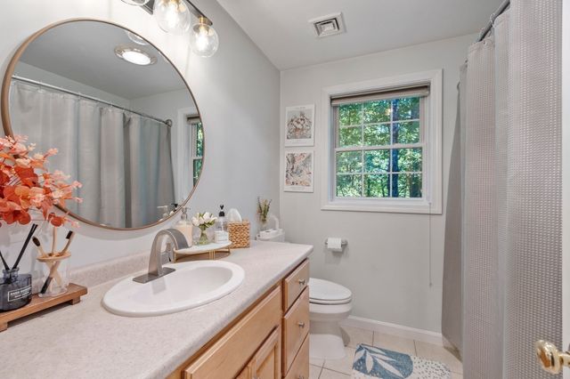 24 Wilson Rd, Londonderry, NH 03053