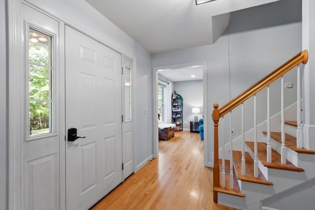 24 Wilson Rd, Londonderry, NH 03053