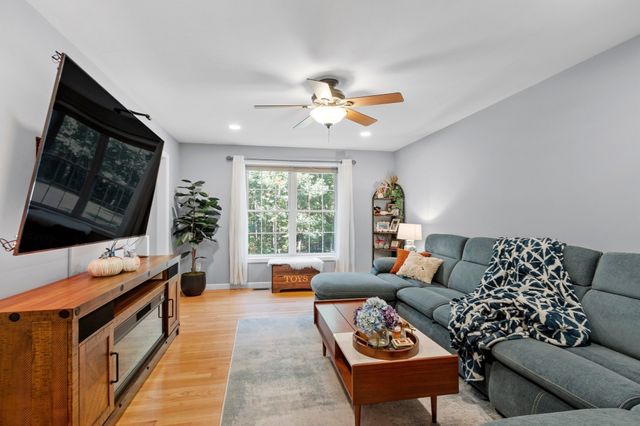 24 Wilson Rd, Londonderry, NH 03053
