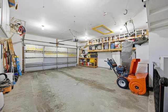 3316 35th Avenue S, Fargo, ND 58104