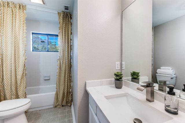 8209 Weatherly Drive, Rowlett, TX 75089