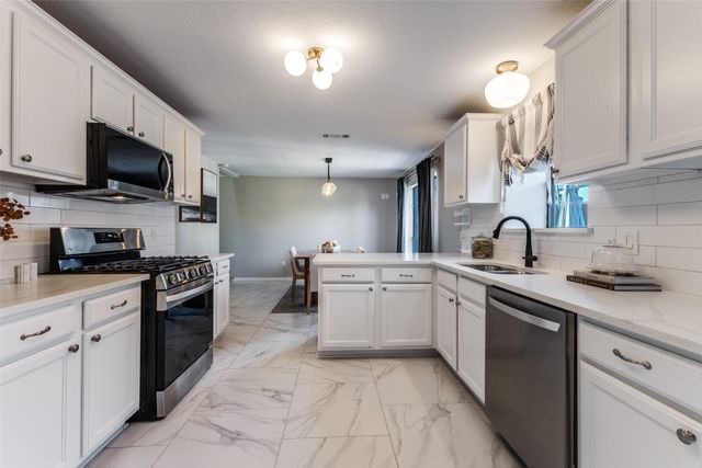 8209 Weatherly Drive, Rowlett, TX 75089