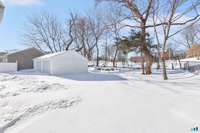 11 Stratfield Place, Bridgeport, CT 06606