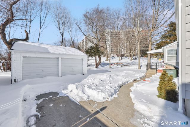 11 Stratfield Place, Bridgeport, CT 06606