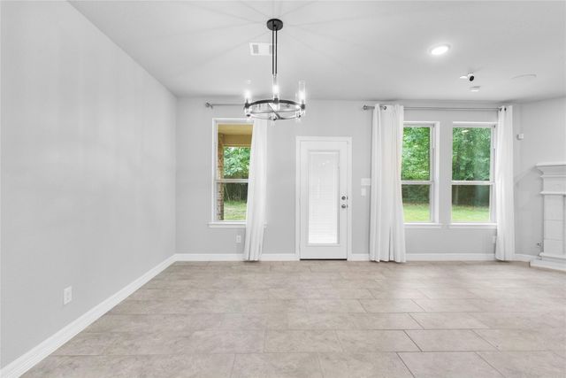 135 Teralyn Grove Loop, Conroe, TX 77318