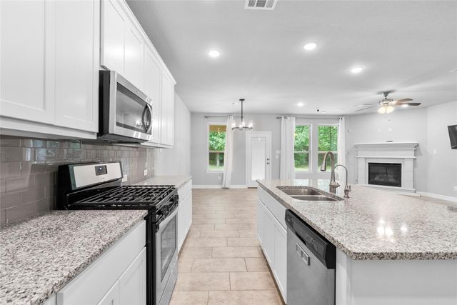 135 Teralyn Grove Loop, Conroe, TX 77318