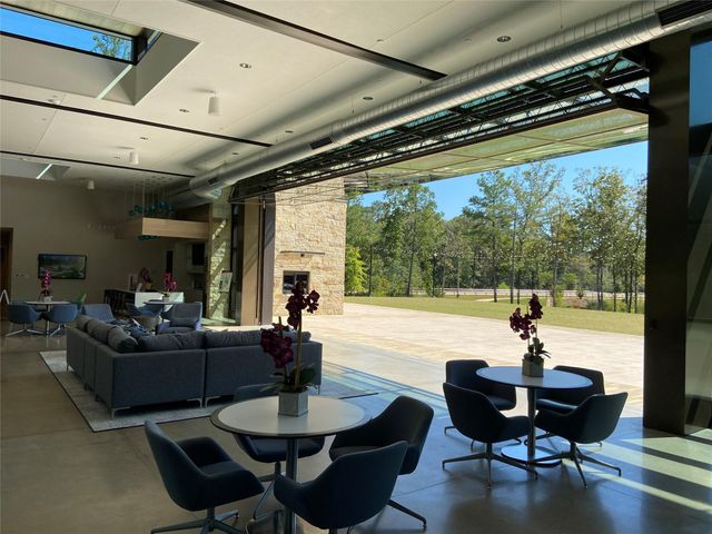 135 Teralyn Grove Loop, Conroe, TX 77318