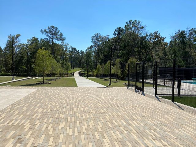 135 Teralyn Grove Loop, Conroe, TX 77318