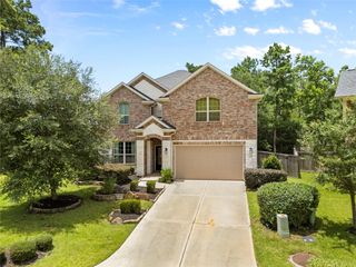 135 Teralyn Grove Loop, Conroe, TX 77318