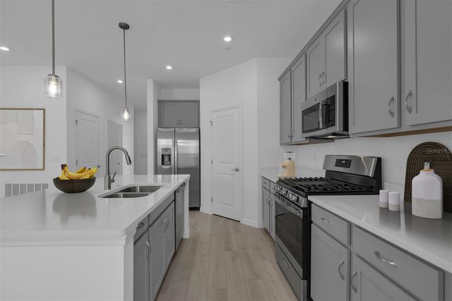 4706 INNER WORLD LANE, Wesley Chapel, FL 33543