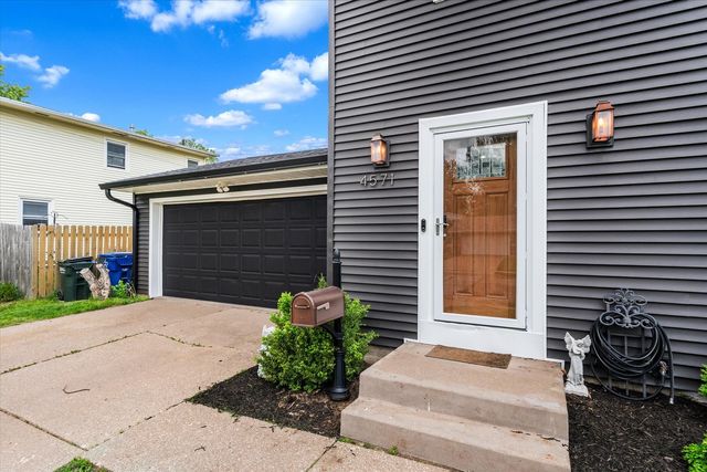 4571 Sheridan Street, Davenport, IA 52806