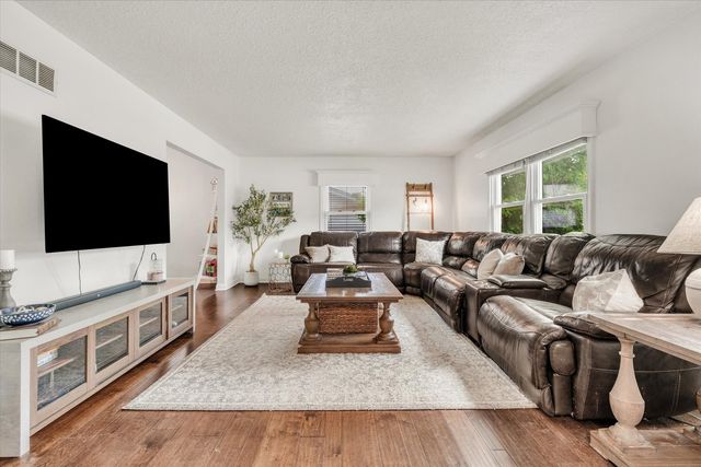 4571 Sheridan Street, Davenport, IA 52806
