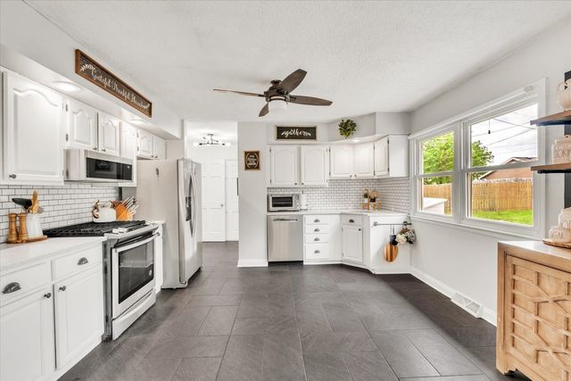 4571 Sheridan Street, Davenport, IA 52806