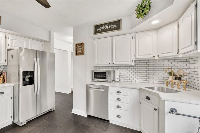 4571 Sheridan Street, Davenport, IA 52806