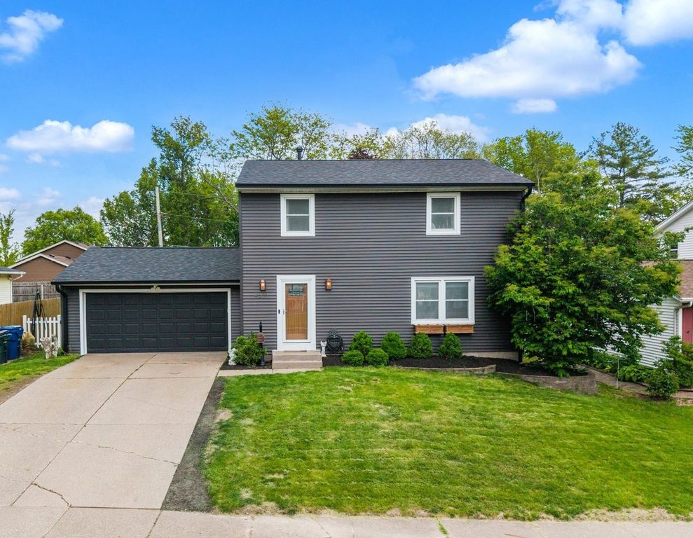 4571 Sheridan Street, Davenport, IA 52806
