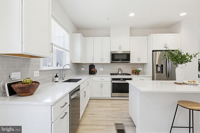 3539 BELLFLOWER LN, Rockville, MD 20852