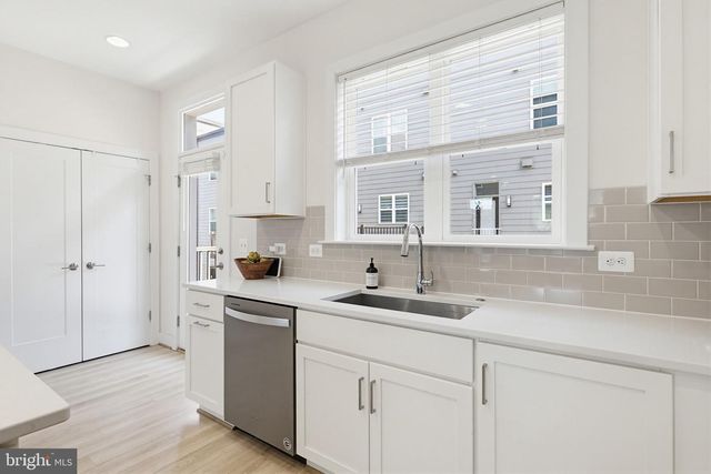 3539 BELLFLOWER LN, Rockville, MD 20852