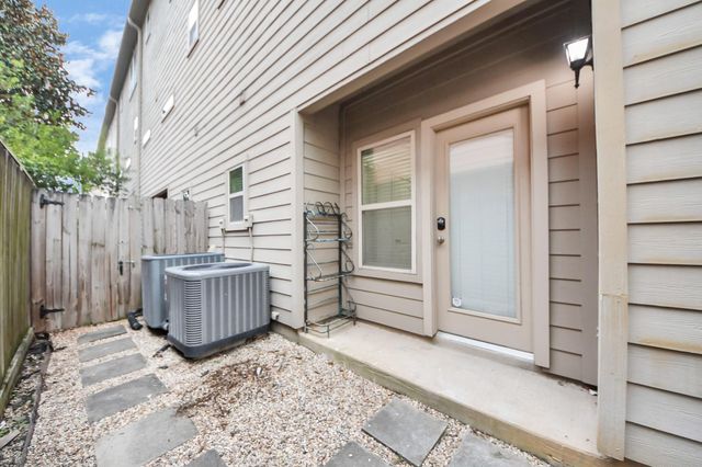 5526 Crooms Street, Houston, TX 77007