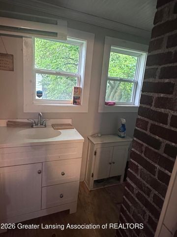 1233 Mechanic Street, Lansing, MI 48912