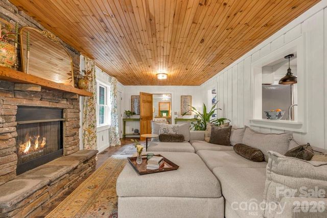 165 Leighway Lane, Banner Elk, NC 28604