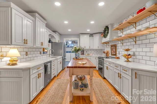 165 Leighway Lane, Banner Elk, NC 28604