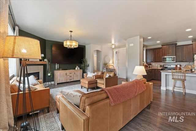 1474 W Bear Track Dr, Meridian, ID 83642