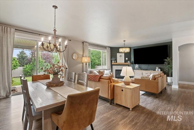 1474 W Bear Track Dr, Meridian, ID 83642