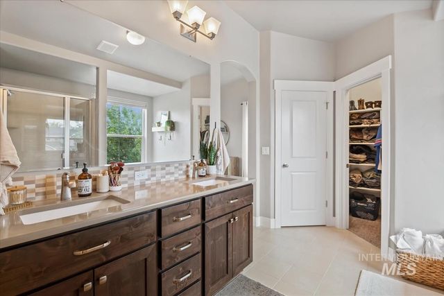 1474 W Bear Track Dr, Meridian, ID 83642