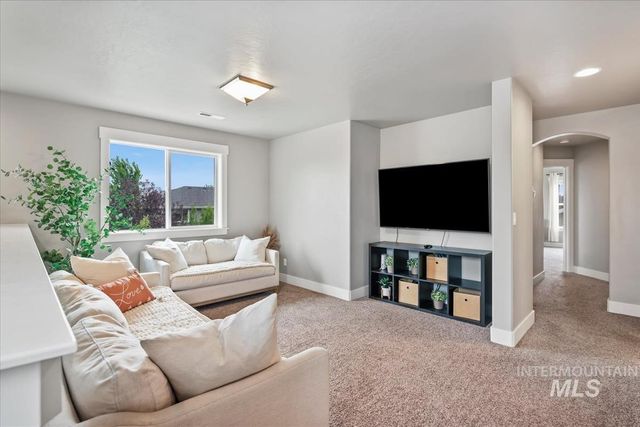 1474 W Bear Track Dr, Meridian, ID 83642