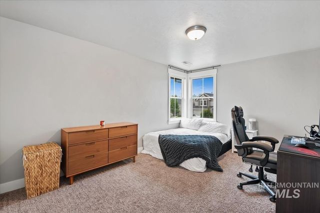 1474 W Bear Track Dr, Meridian, ID 83642
