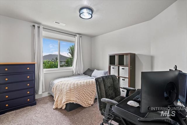 1474 W Bear Track Dr, Meridian, ID 83642