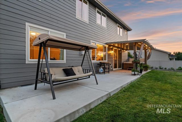 1474 W Bear Track Dr, Meridian, ID 83642