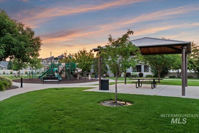 1474 W Bear Track Dr, Meridian, ID 83642