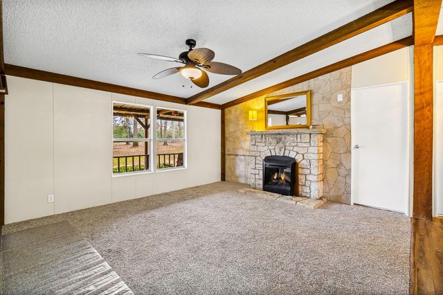 106 Jefferson Street, Livingston, TX 77351