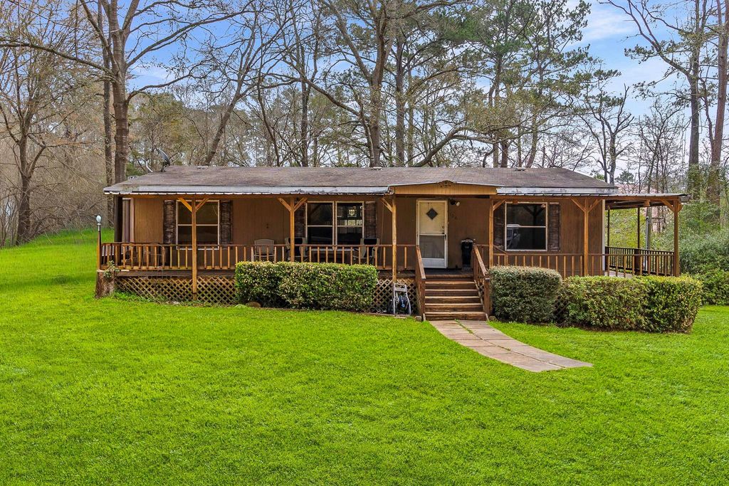 106 Jefferson Street, Livingston, TX 77351