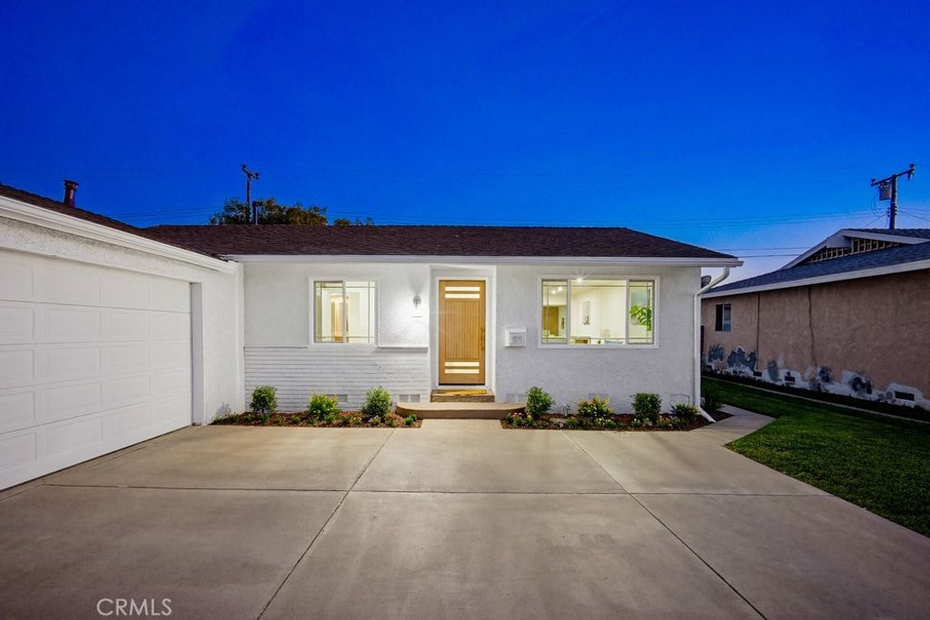 Image 3 of property listing at 8940 Comet Circle, Westminster, CA 92683