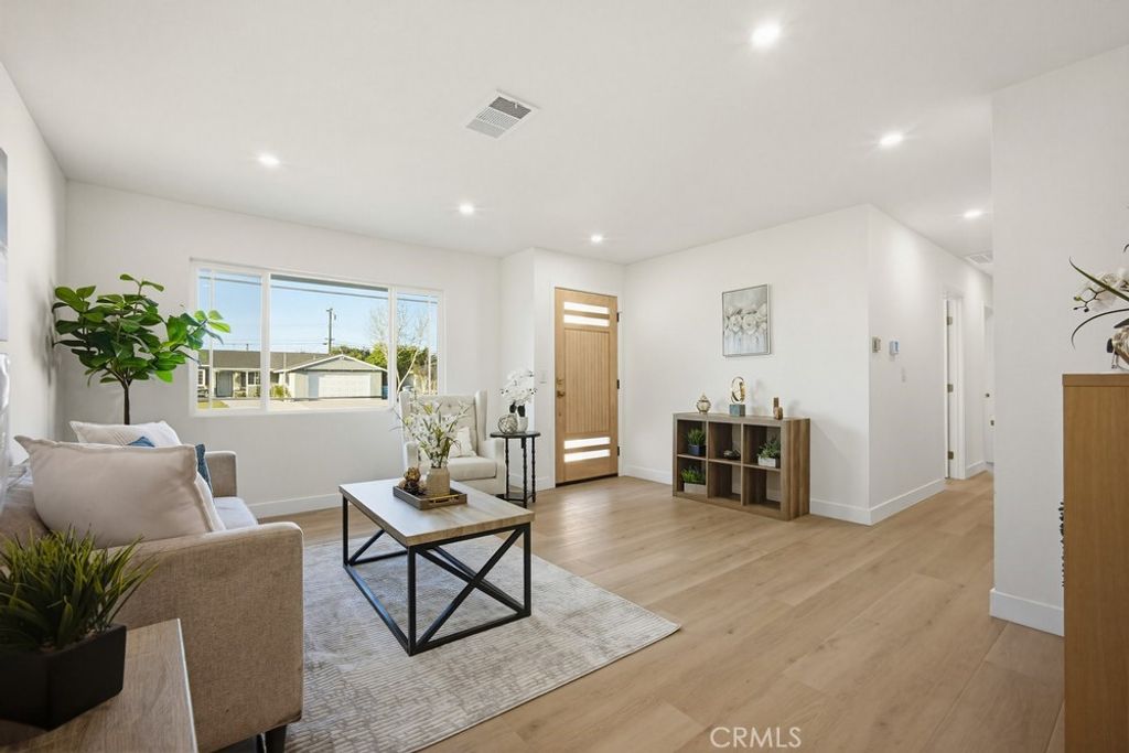 Image 7 of property listing at 8940 Comet Circle, Westminster, CA 92683