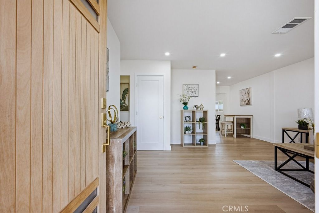 Image 8 of property listing at 8940 Comet Circle, Westminster, CA 92683