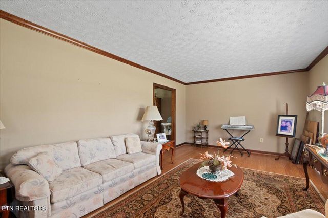 121 E Village Circle, Lafollette, TN 37766