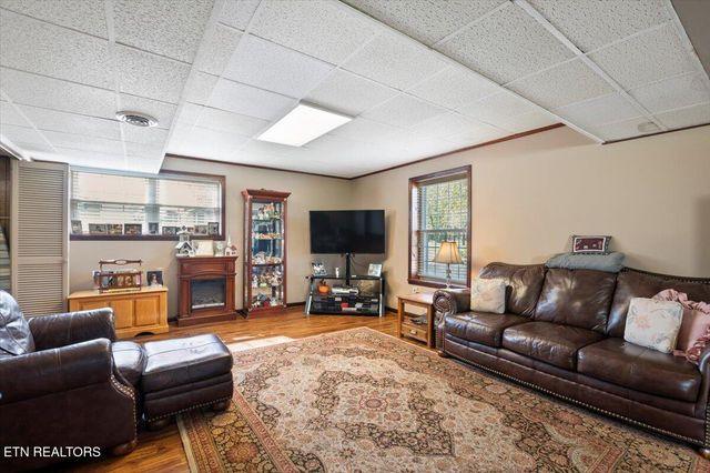 121 E Village Circle, Lafollette, TN 37766