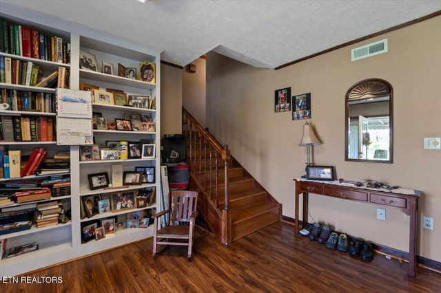 121 E Village Circle, Lafollette, TN 37766