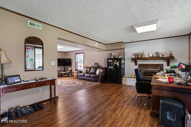 121 E Village Circle, Lafollette, TN 37766