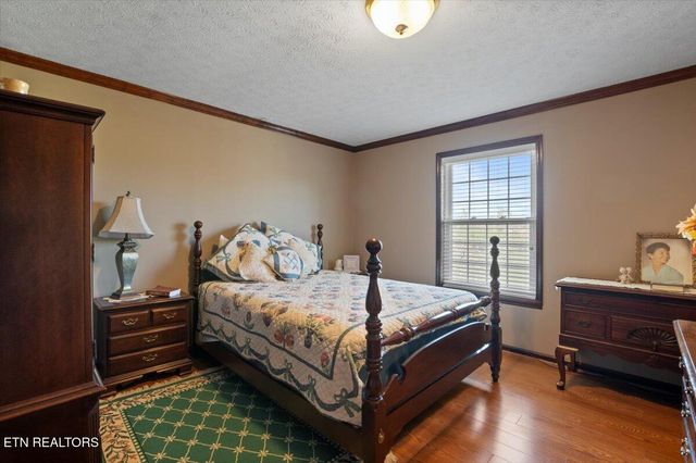 121 E Village Circle, Lafollette, TN 37766