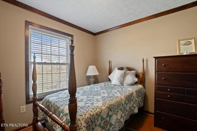 121 E Village Circle, Lafollette, TN 37766