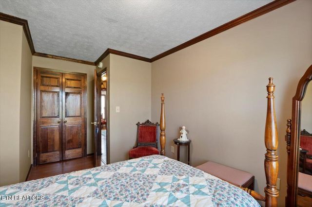 121 E Village Circle, Lafollette, TN 37766