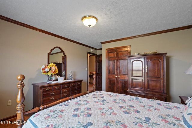 121 E Village Circle, Lafollette, TN 37766