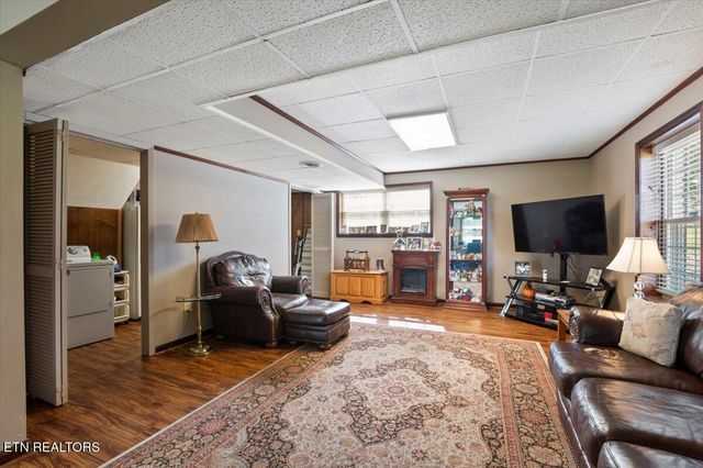 121 E Village Circle, Lafollette, TN 37766