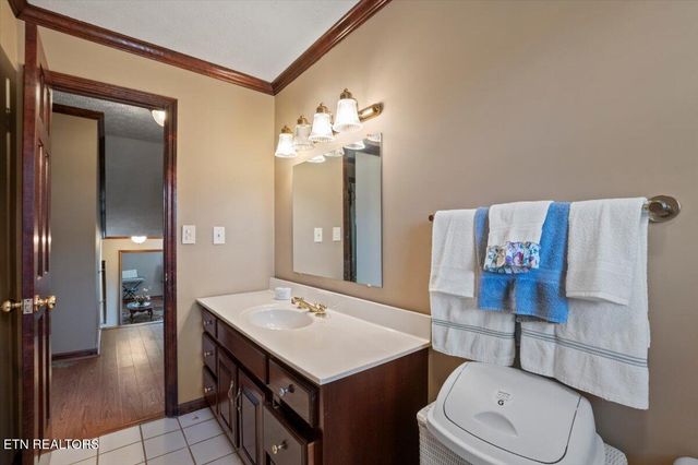 121 E Village Circle, Lafollette, TN 37766